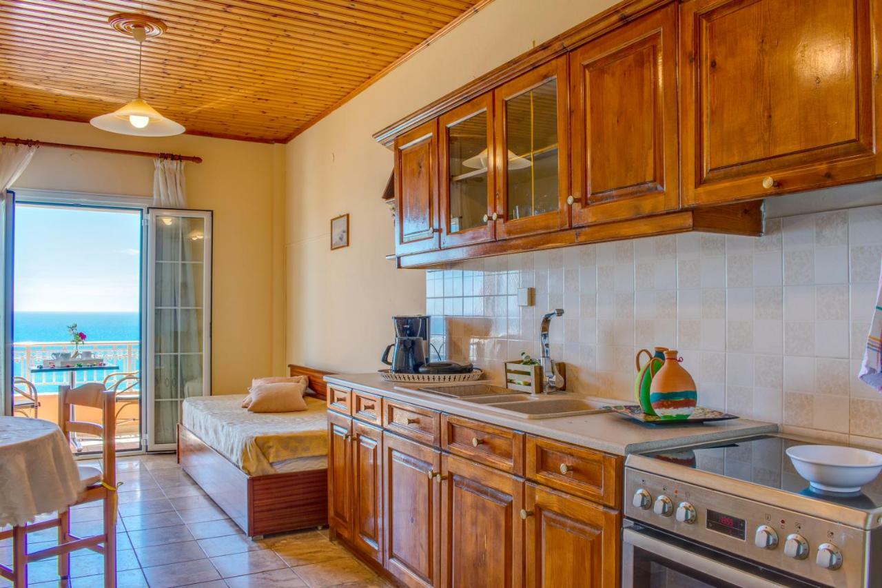 Naftis Apartments Пелекас Экстерьер фото